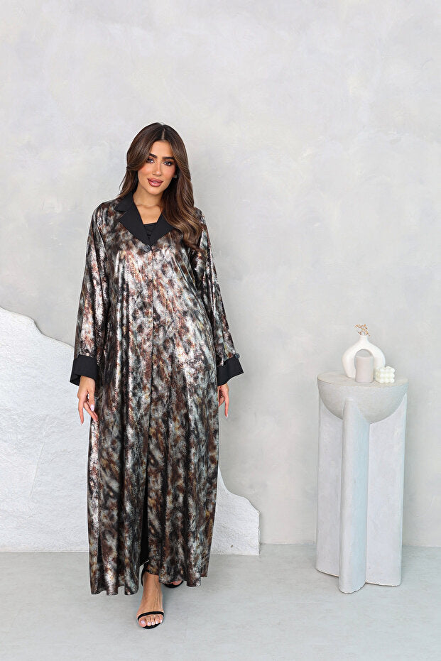 SAI ABAYA Luxury Metallic Textured Abaya with Black Contrast Collar and Cuffs