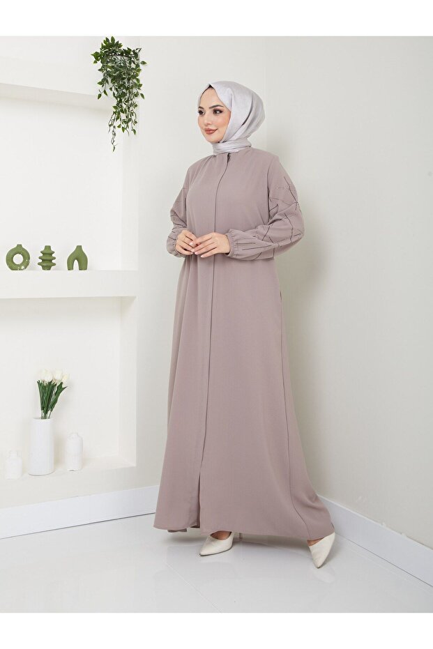 Neva Style Stone Detailed Arm Ferace