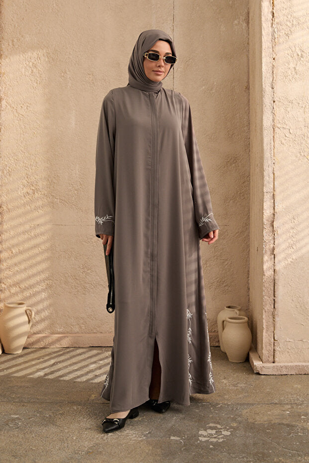 Special Design Embroidered Ferace