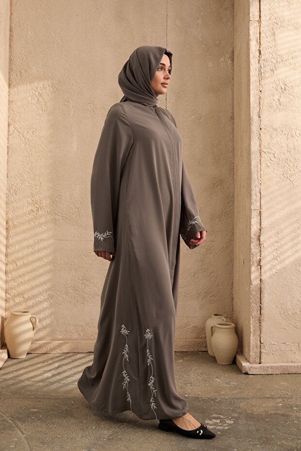 Special Design Embroidered Ferace