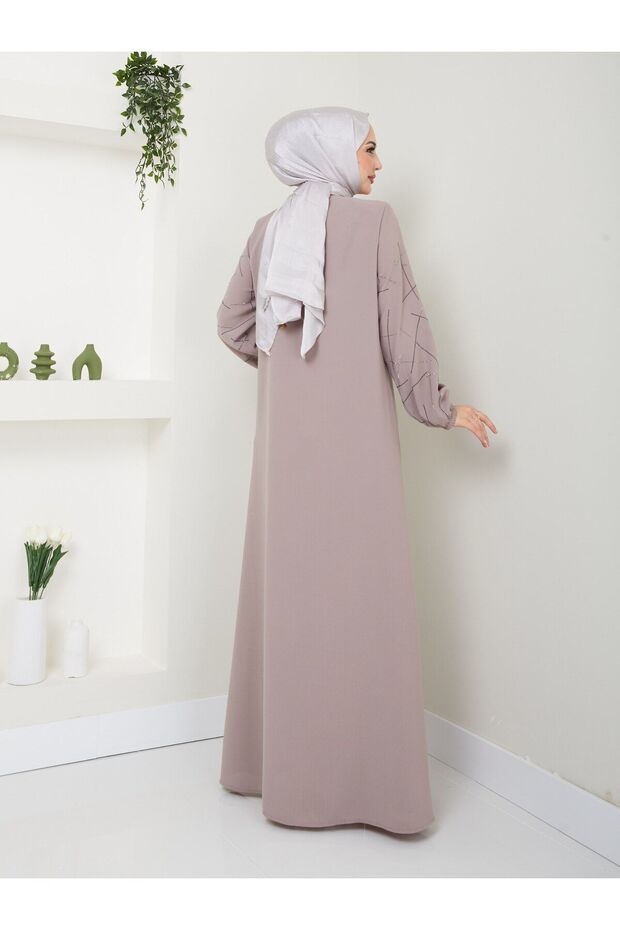 Neva Style Stone Detailed Arm Ferace