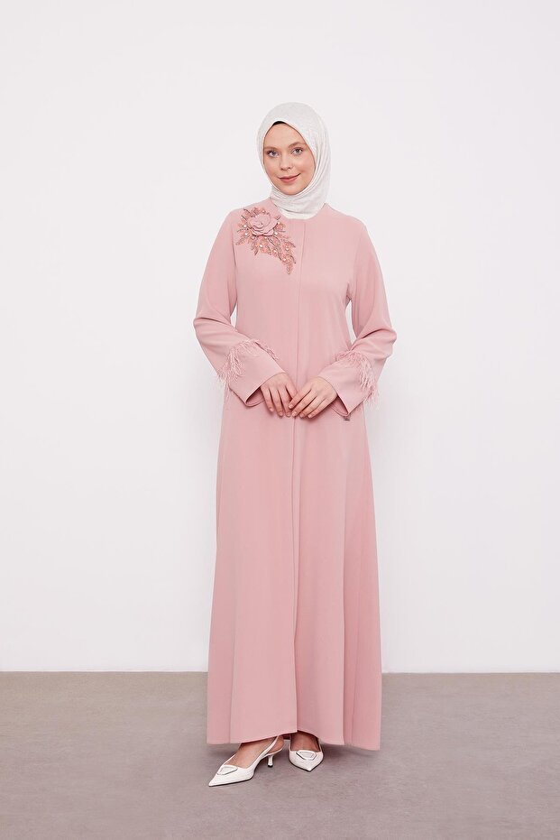 Levidor Powder Stone Embroidered Feather Detailed Ferace