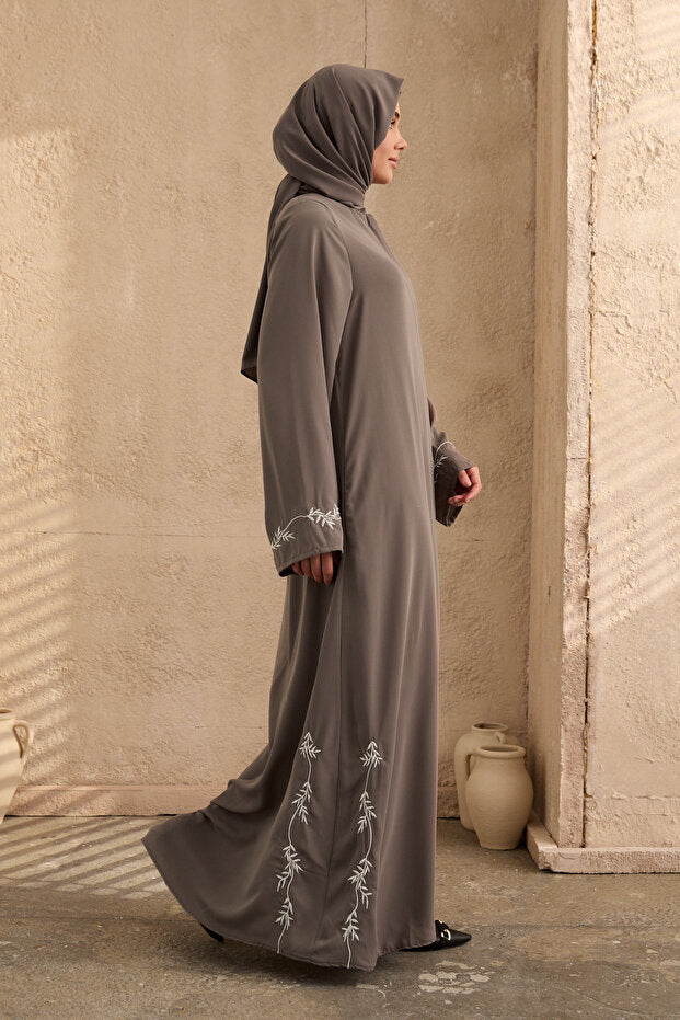 Special Design Embroidered Ferace