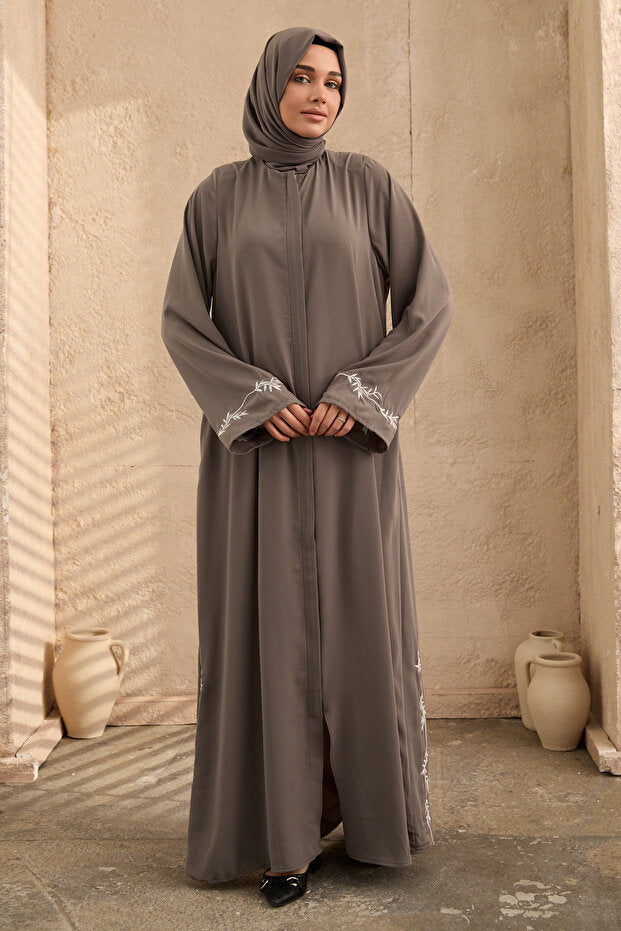 Special Design Embroidered Ferace