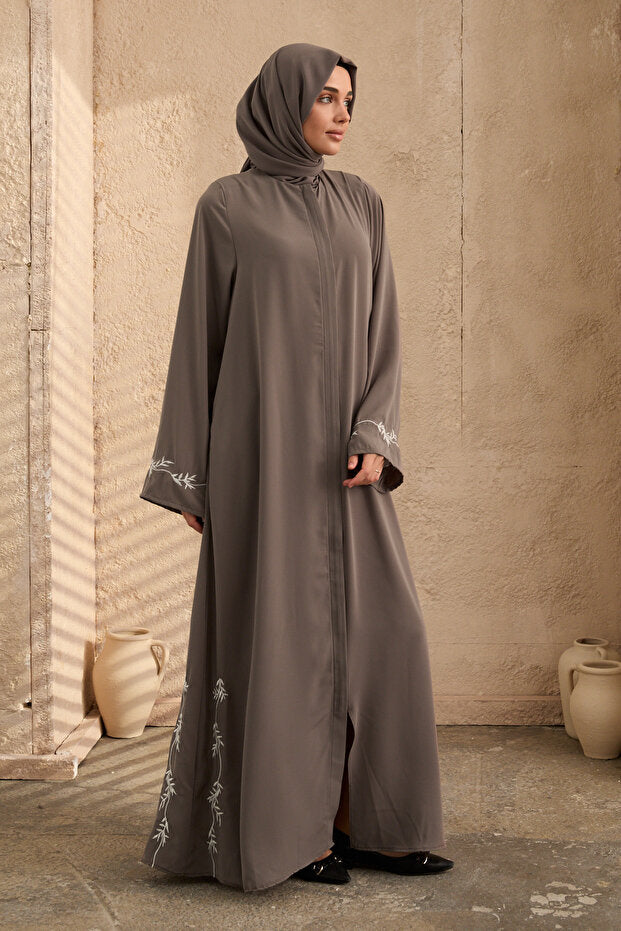 Special Design Embroidered Ferace