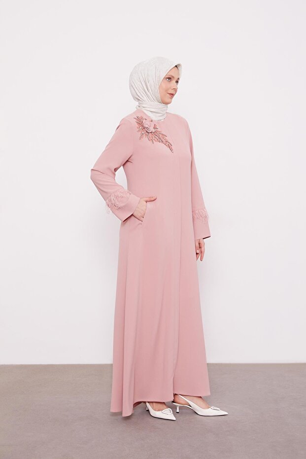 Levidor Powder Stone Embroidered Feather Detailed Ferace